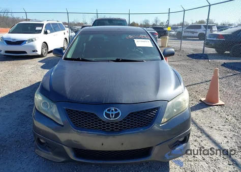 2010 Toyota Camry Se V6 z USA, uszkodzony, nr VIN 4T1BK3EK2AU112853